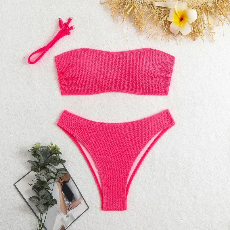 Damen Bandeau-Bikini mit hohem Beinausschnitt und strukturierter Textur