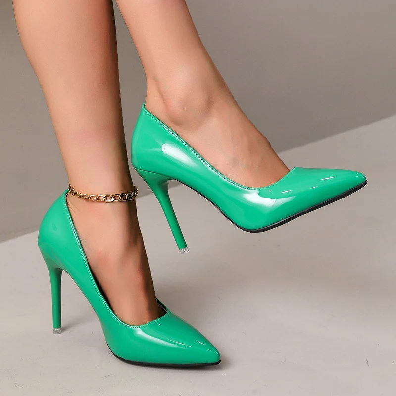 Damen stilvolle High Heels mit glänzendem Obermaterial und elegantem Schnitt