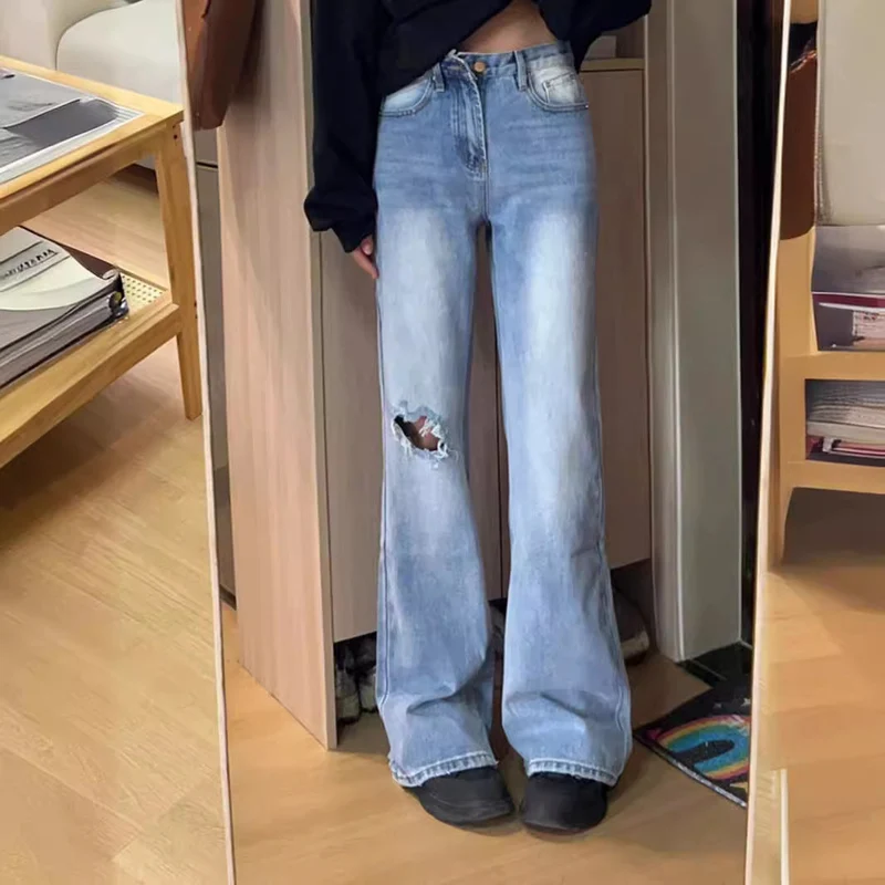 Damen Flared Jeans mit hohem Bund und modischen Rissdetails