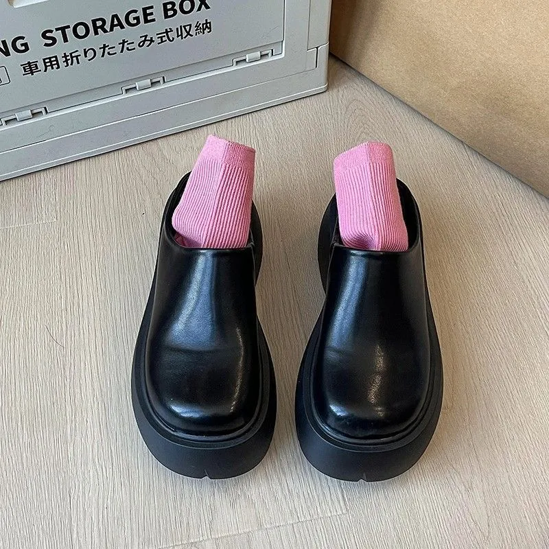 Damen Modische Clogs mit strukturierter Laufsohle und bequemem Einstieg Nord Taschen