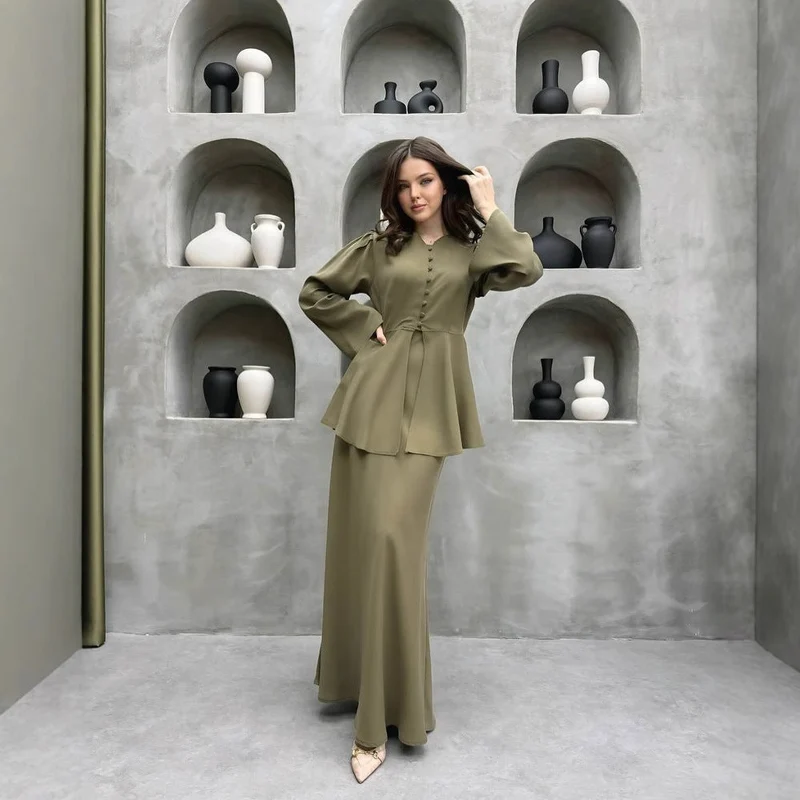 Damen Elegantes Kleid mit Rüschendetails und Knopfleiste