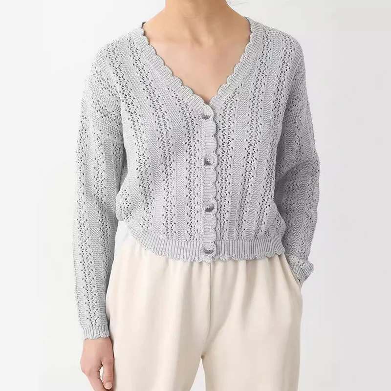 Damen Strickjacke mit filigranem Lochmuster und Wellenabschlüssen