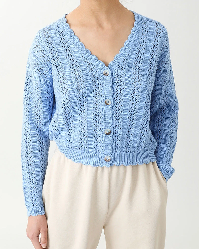Damen Strickjacke mit filigranem Lochmuster und Wellenabschlüssen