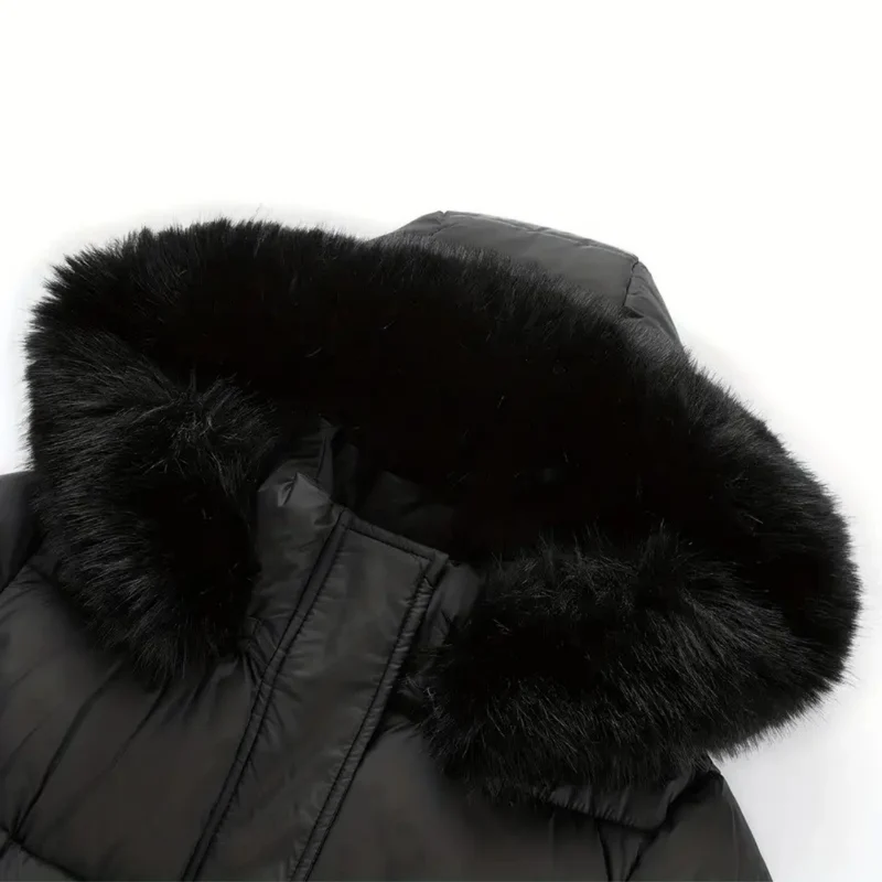 Winterjacke - Stilvolle Schwarze Damenjacke mit Einer Kunstfellkapuze
