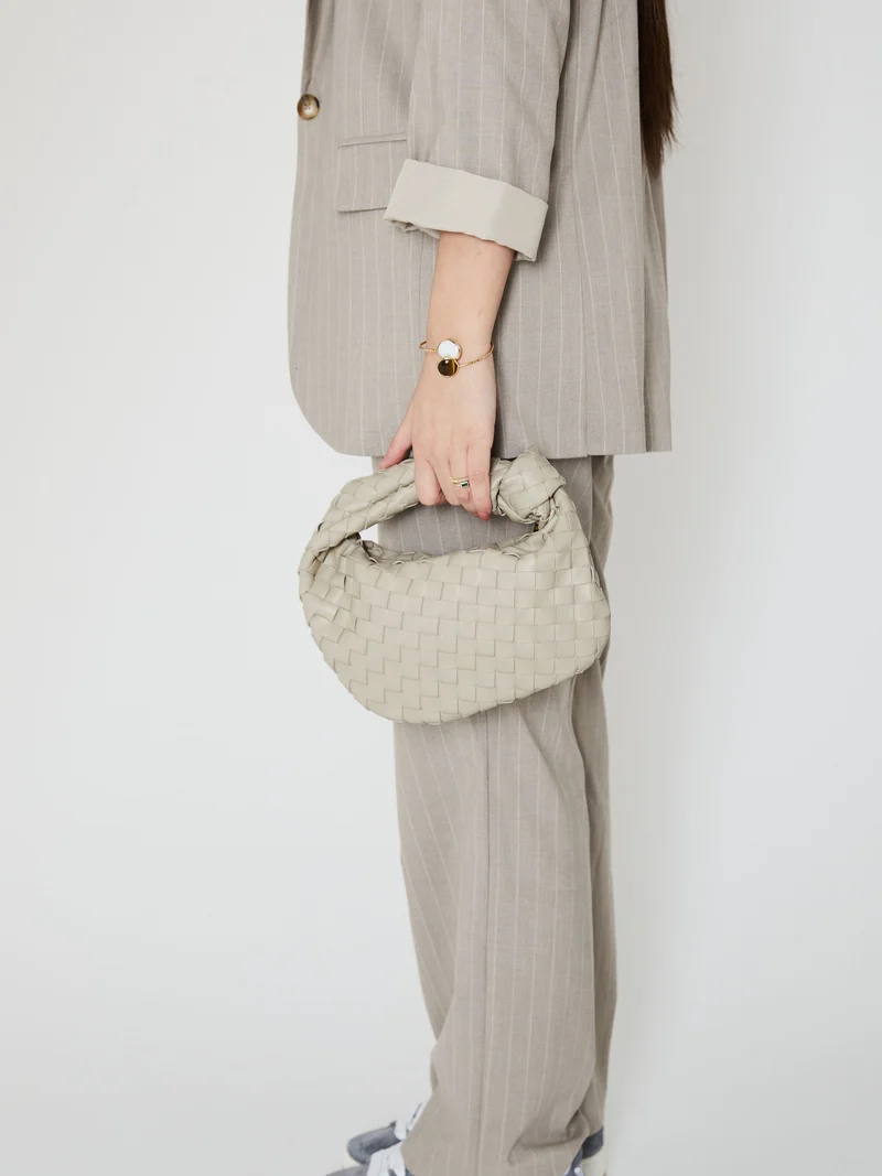 Stilvolle Weiße Damen Handtasche mit Geflochtenem Design