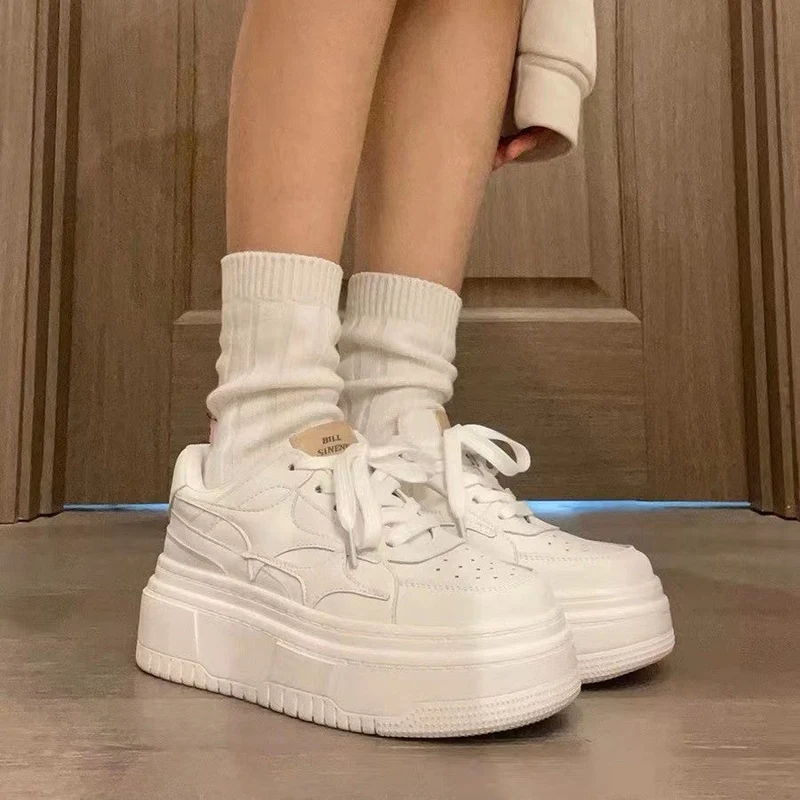 Damen Komfortable Plateausneaker mit atmungsaktiver Obermaterialstruktur und maximaler Dämpfung