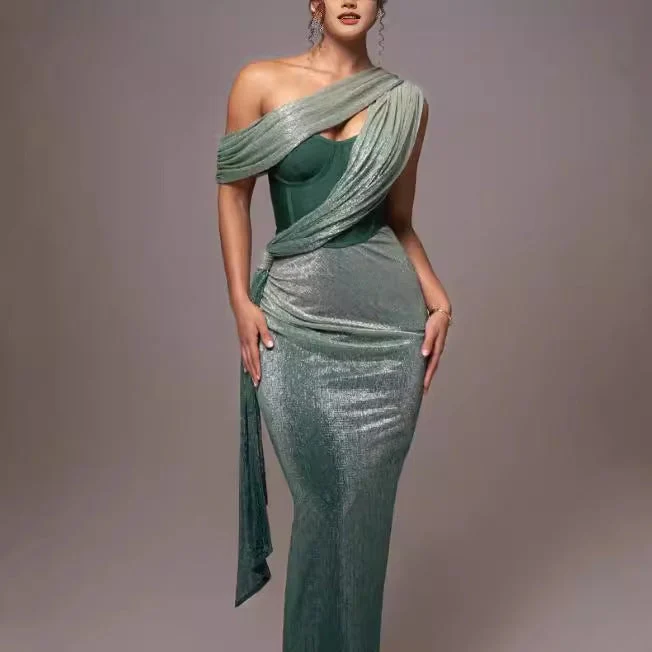 Damen Glamouröses Maxi-Abendkleid mit asymmetrischem Ausschnitt und schimmerndem Drapierungsdesign Nord Taschen