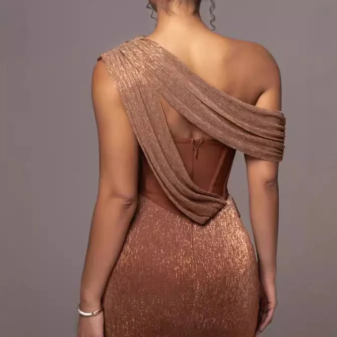 Damen Glamouröses Maxi-Abendkleid mit asymmetrischem Ausschnitt und schimmerndem Drapierungsdesign Nord Taschen