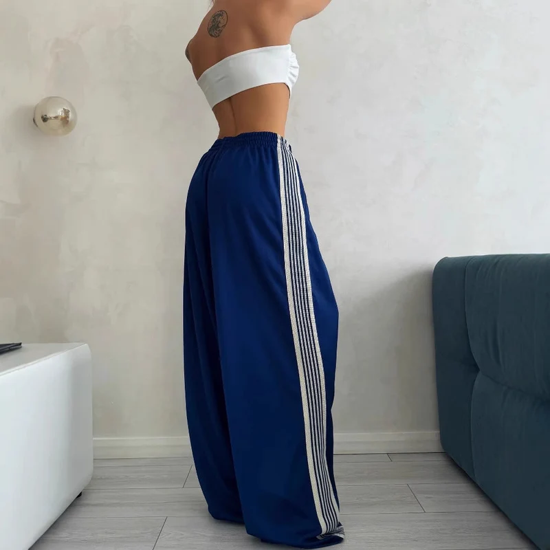 Damen weite Sporthose mit diagonalen Streifen