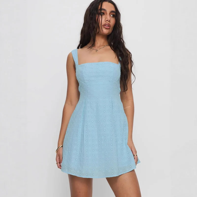 Damen Sommerliches Minikleid mit zauberhaftem Blütenmuster und verstellbaren Trägern