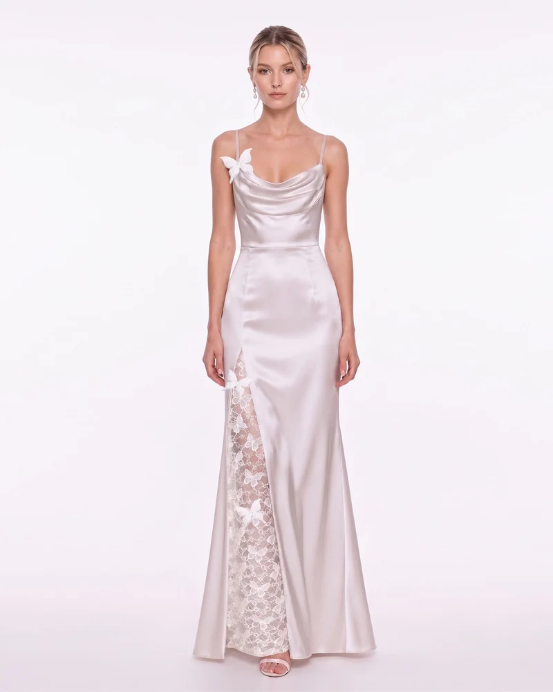 Butterfly Maxikleid aus Satin mit Spitzenbesatz und Wasserfallausschnitt – Elfenbein