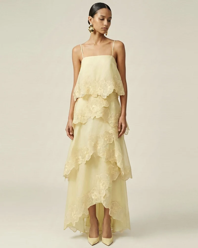 Mehrlagiges Maxikleid mit Orchideenstickerei - Hellgelb