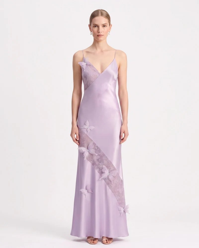 Butterfly Satin-Slip-Maxikleid mit Spitzenbesatz – Lavendel