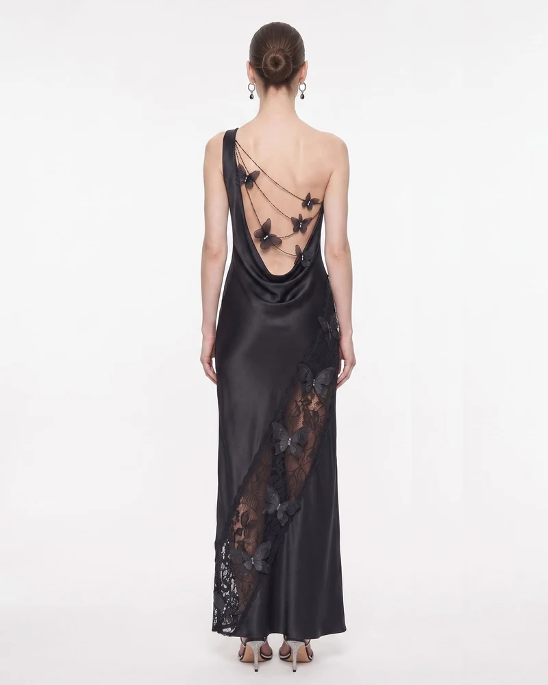 Satin-Maxikleid mit Spitzeneinsatz und One-Shoulder-Träger - Schwarz
