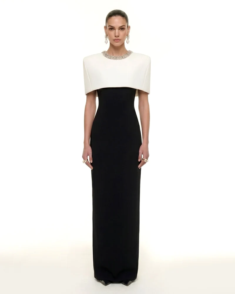 Kristallbesetztes Maxikleid mit Capelet - Schwarz & Elfenbein