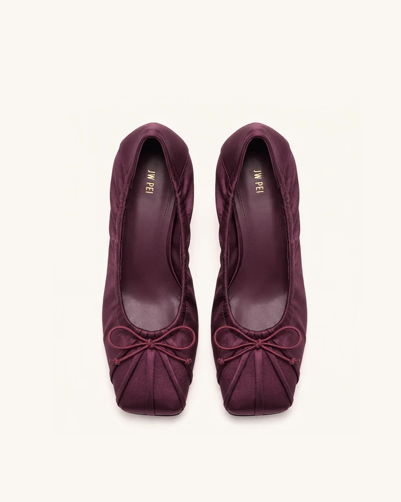 Solenne Geraffte Satin-Pumps mit Schleife – Burgunderrot
