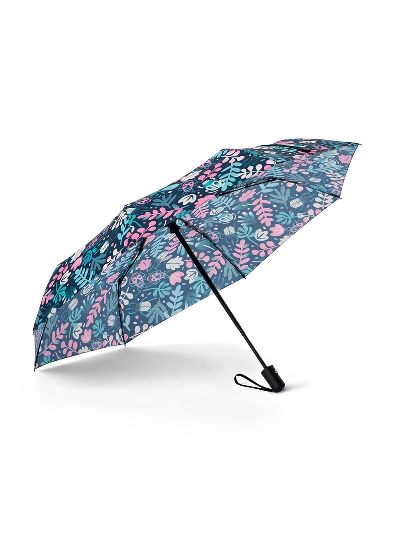 Lustiger Regenschirm Blätter und Käfer