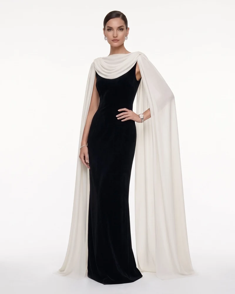 Maxikleid mit Wasserfallausschnitt und transparentem Cape - Schwarz & Weiß