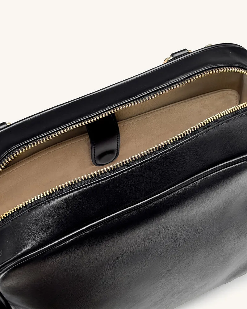 Callie Schultertasche mit Stoßzahn-Detail - Schwarz