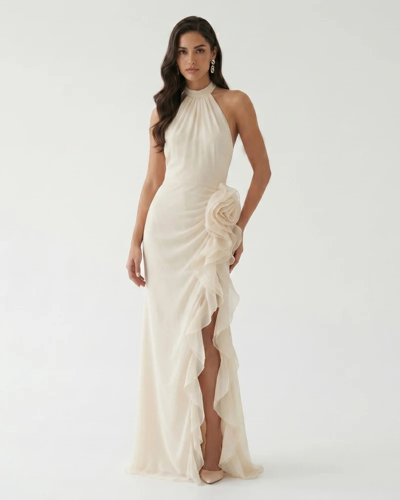 Neckholder-Maxikleid mit Volants, Rosette und Schlitz - Elfenbein