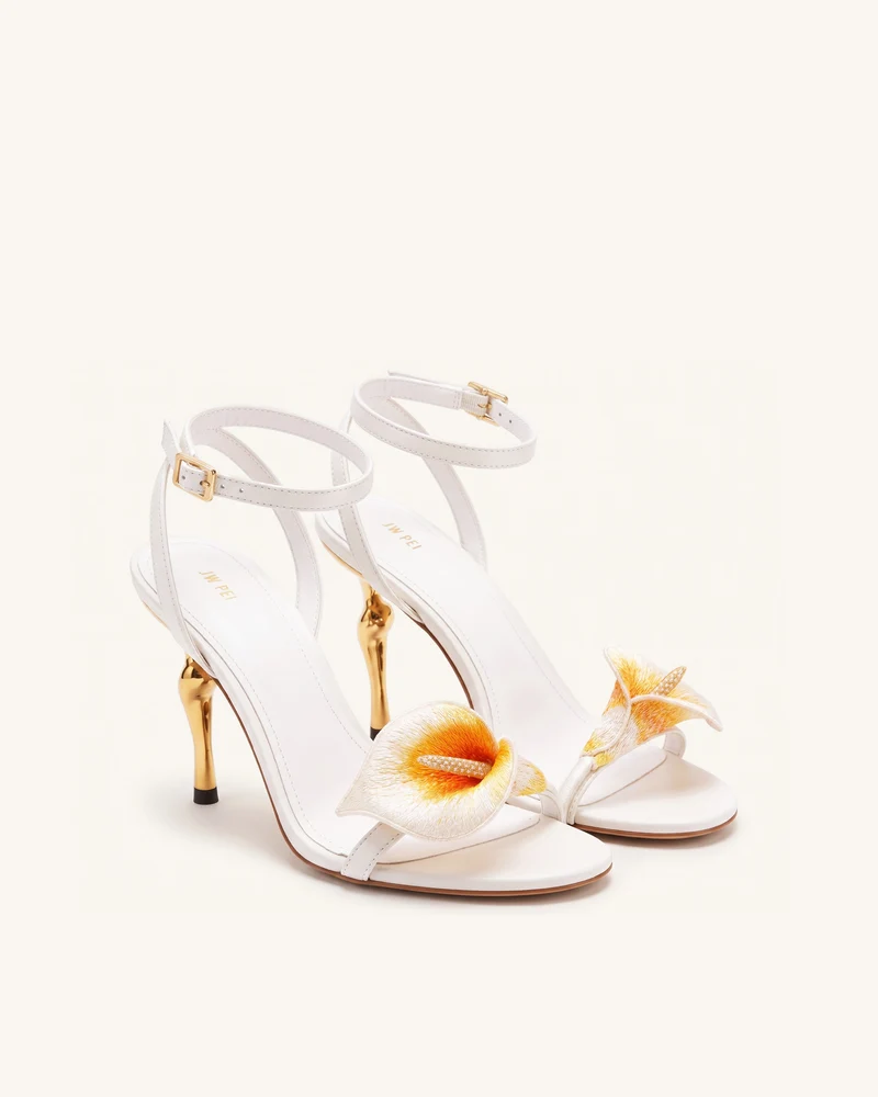 Alivia Calla Lily Sandalen mit goldenem Metallabsatz - Weiß