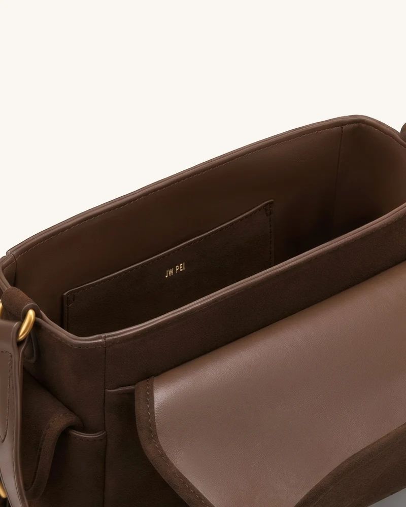 Marina Crossbody-Tasche mit Klappe aus Wildlederimitat, mehreren Taschen und Tragegriff - Dunkelbraun