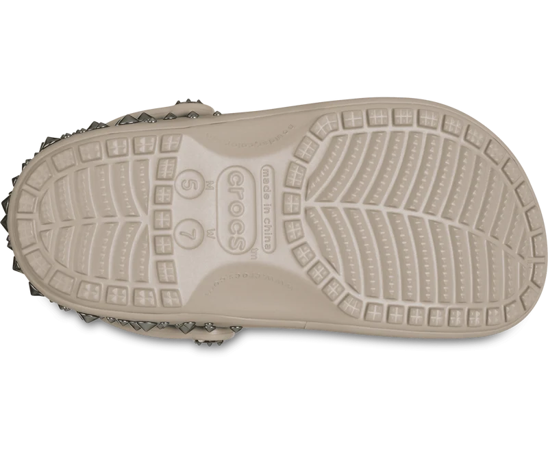 CROCS Unisex Klassischer Clog mit Nieten | Taupe