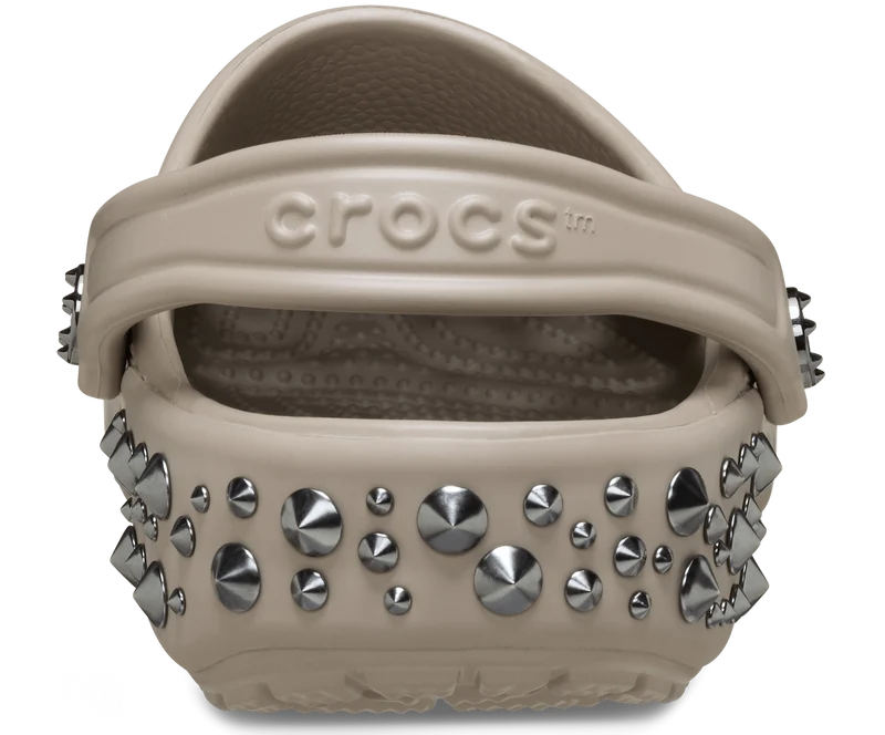 CROCS Unisex Klassischer Clog mit Nieten | Taupe