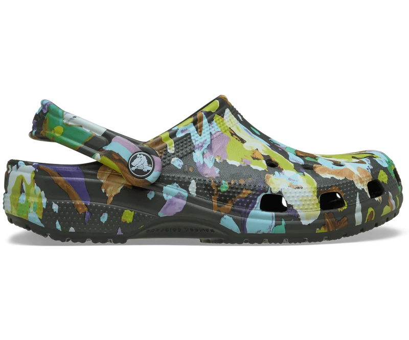 CROCS Unisex Klassischer Clog mit Blumenmuster | Schwarzer Sand
