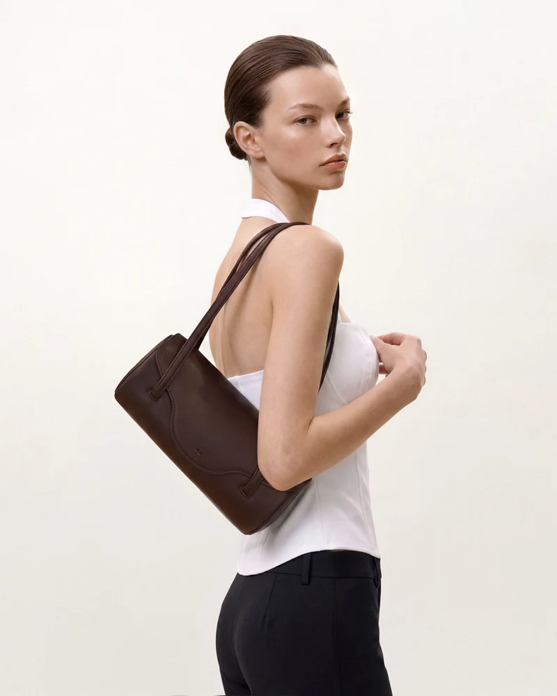 Solenne Barrel-Schultertasche - Dunkelbraun
