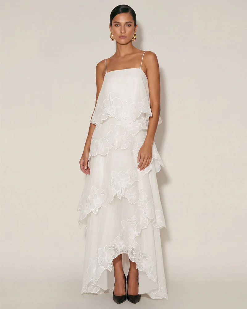 Mehrlagiges Maxikleid mit Orchideen-Stickerei - Weiß
