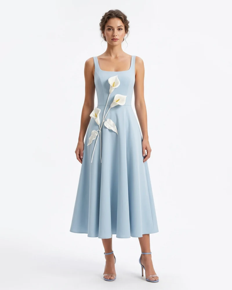 Midi-Kleid mit Blumenapplikation und eckigem Ausschnitt - Hellblau