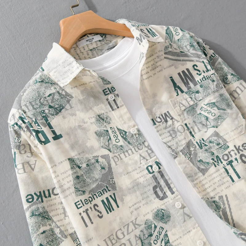 Herren Overshirt aus Baumwoll‑Leinen mit typografischem Zeitungsprint und Relaxed‑Fit Nord Taschen
