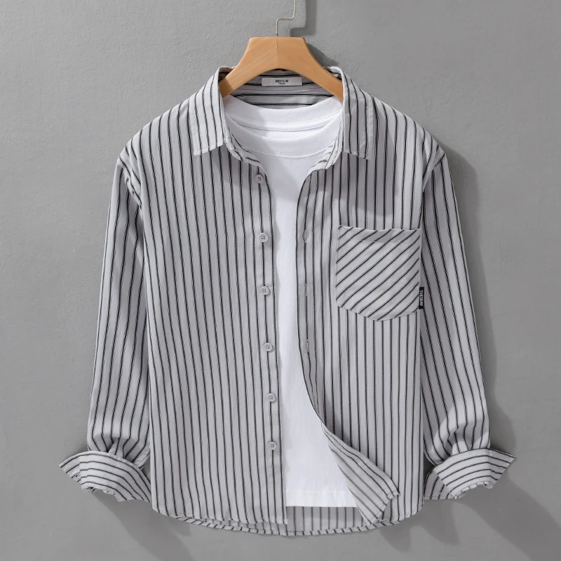Herren Nadelstreifen-Langarm-Hemdjacke im Overshirt‑Stil aus leichtem Baumwollmix mit diagonaler Brusttasche Nord Taschen