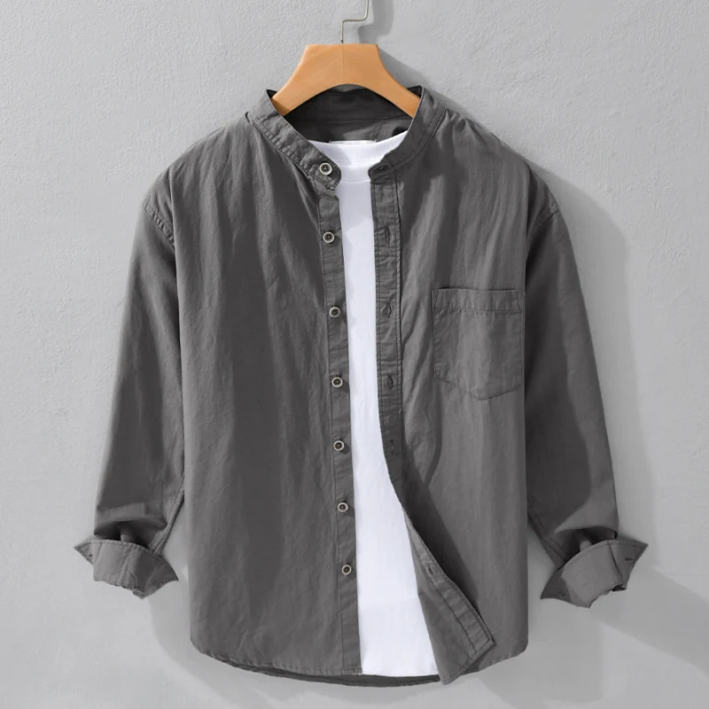 Herren Hemdjacke im Mandarinstil aus Baumwoll-Twill, Relaxed-Fit, mit aufgesetzter Brusttasche und Holzknöpfen Nord Taschen