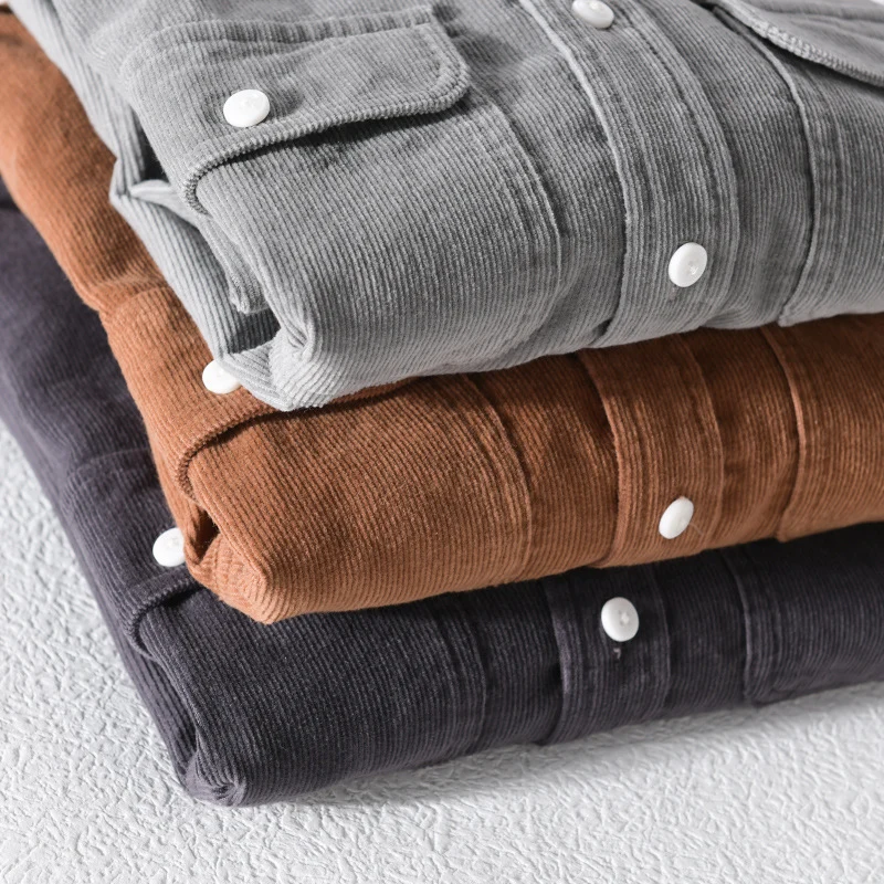 Herren Feincord-Hemdjacke im Worker‑Stil mit doppelten Brustpatten und entspanntem Schnitt Nord Taschen