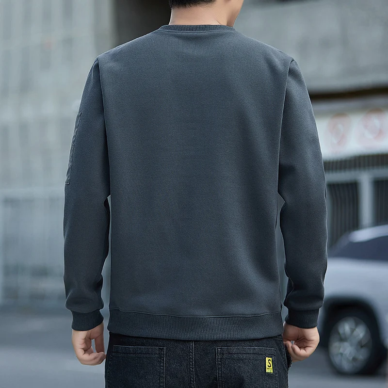 Herren Minimalistisches Sweatshirt mit Raglanärmeln und Reißverschluss-Ärmeltasche Nord Taschen