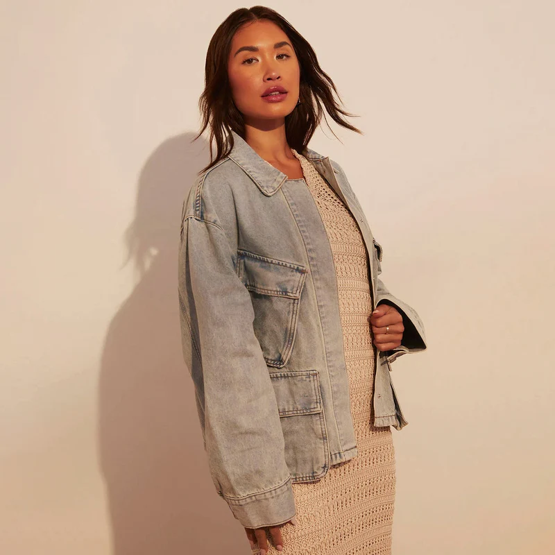 Damen Oversize-Utility-Denimjacke mit großen Pattentaschen und knöpfbarer Front Nord Taschen
