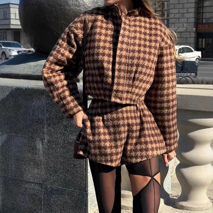 Damen Zweiteiliges Hahnentritt-Wollmix-Set mit tailliertem Kurzblazer und hochgeschnittener Short Nord Taschen