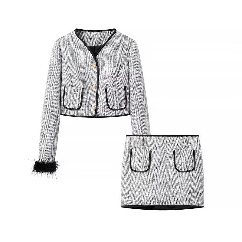 Damen Zweiteiliges Bouclé‑Tweed‑Set mit kurzem Blazer, Zierknöpfen und Minirock Nord Taschen