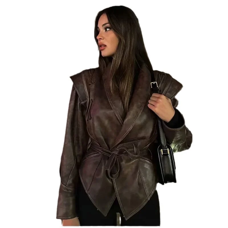 Damen Wickel-Lederjacke mit Taillengürtel, betonter Schulterpartie und femininer Silhouette Nord Taschen
