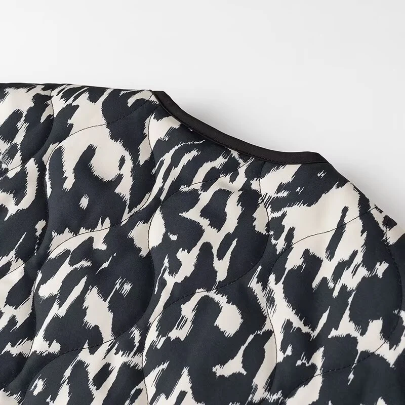 Damen Steppjacke im Oversize-Boxy-Schnitt mit rundem Halsausschnitt und abstraktem Animal-Print Nord Taschen