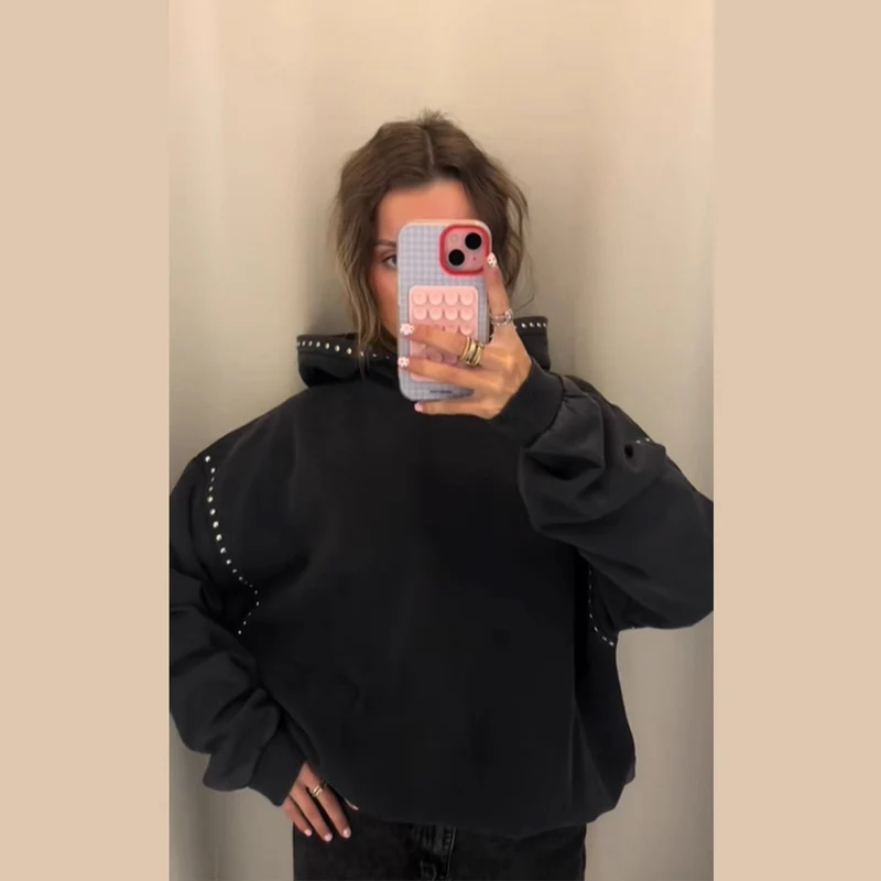 Damen Oversized Kapuzenpullover mit Nietenbesatz und Ballonärmeln Nord Taschen