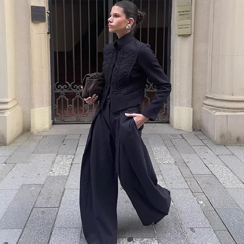 Damen Militärisch inspirierte Kurzjacke mit Kordel- und Hakenverzierung Nord Taschen