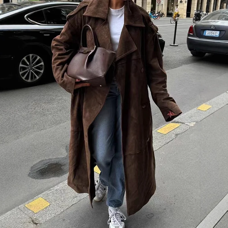 Damen Midilanger Oversize-Trenchcoat aus Veloursimitat mit doppelreihiger Knopfleiste, Schulterpatten und Bindegürtel Nord Taschen