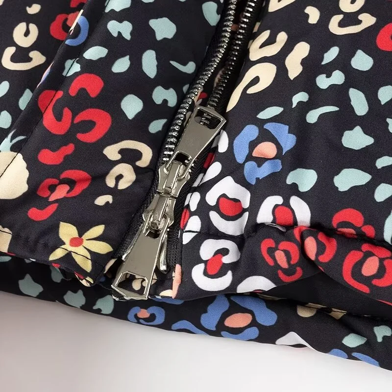 Damen Leichte wattierte Kurzjacke mit Stehkragen, verdeckter Knopfleiste und 3/4-Ärmeln Nord Taschen