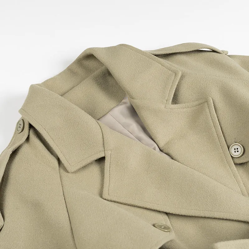 Damen Langer Trenchcoat mit Bindegürtel, doppelreihiger Knopfleiste und Epauletten Nord Taschen