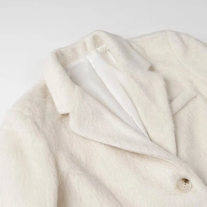 Damen Kurzmantel im Blazer‑Look mit Reverskragen, strukturierter Oberfläche und Pattentaschen Nord Taschen