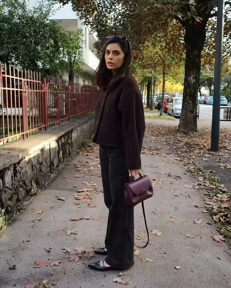 Damen Kurzjacke mit Rundhals, kastiger Cropped‑Silhouette und Kontrastpaspel Nord Taschen