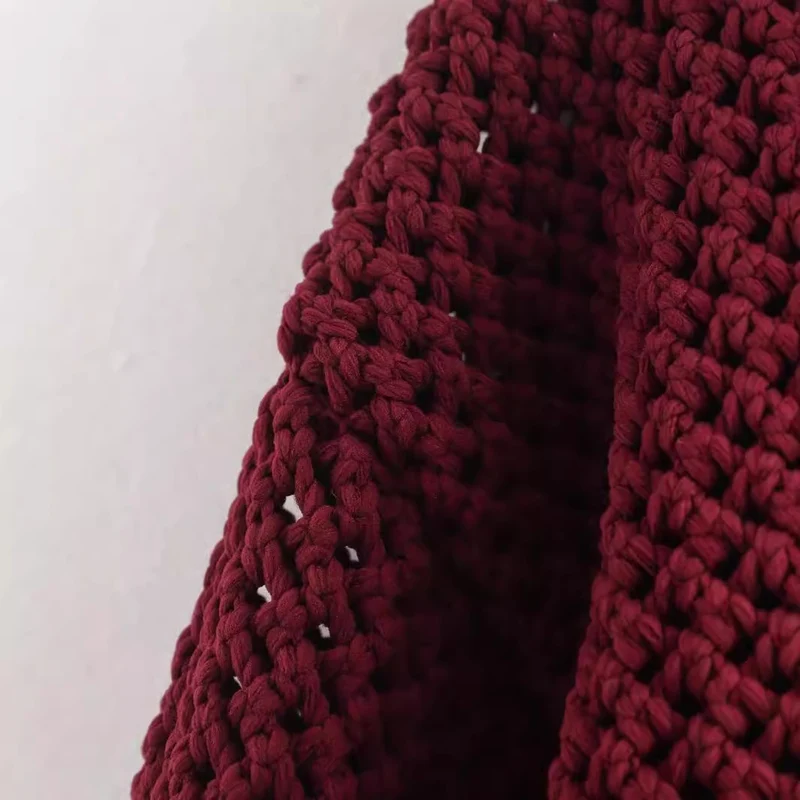 Damen Kurzgeschnittene strukturierte Strickjacke mit goldfarbenen Zierknöpfen und aufgesetzten Taschen Nord Taschen